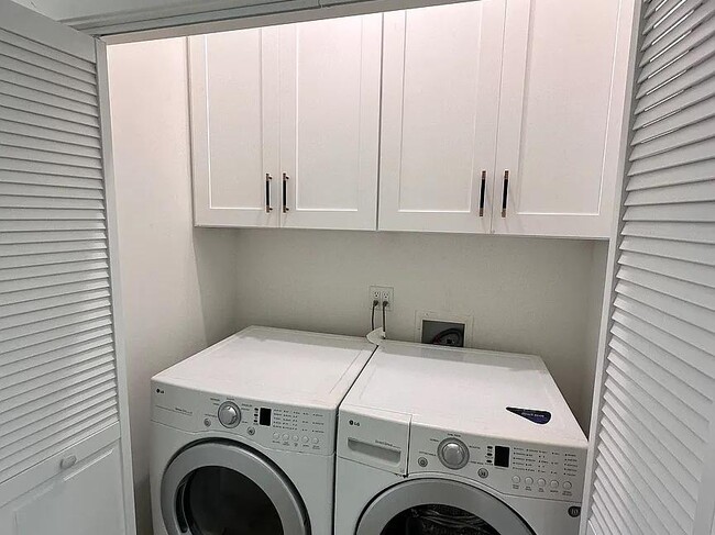 Building Photo - 1675 University Dr