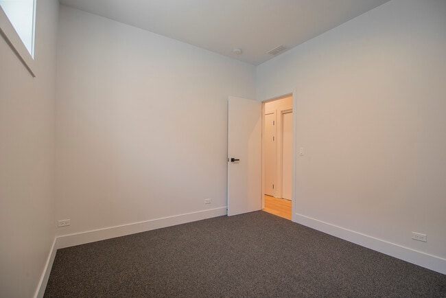 Building Photo - 2042 W Washington Blvd