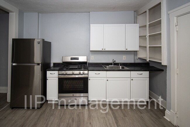 Building Photo - Cute and clean 1 bedroom unit in the heart...