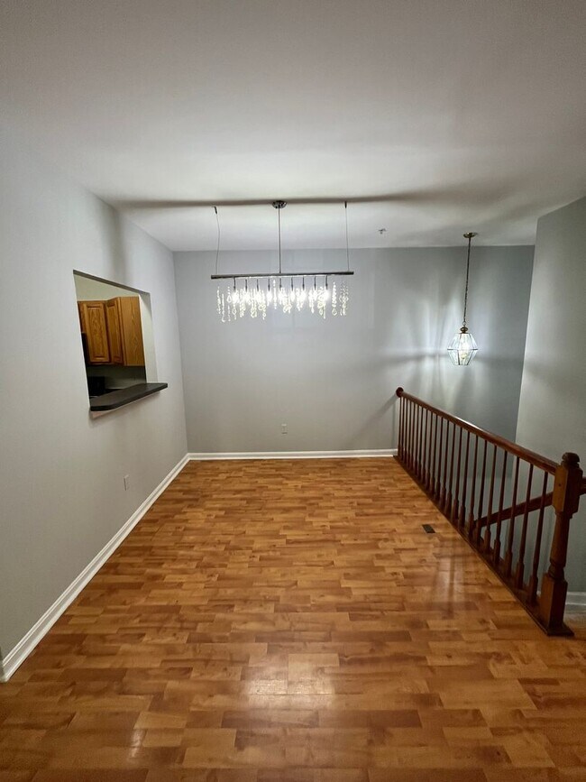Building Photo - 3 bedroom townhome available near Largo To...