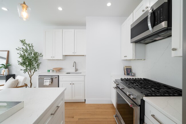 Building Photo - 414-16 1st St