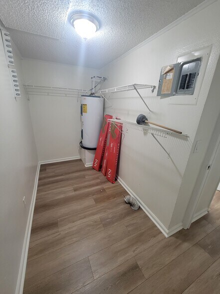 Bonus room with laundry hook-ups - 4079 E Michigan St