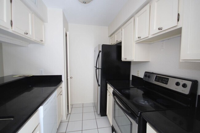 Building Photo - 6111 Beverly Hill St