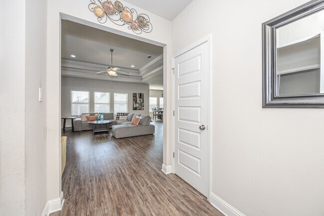 Building Photo - Beautiful 4 Bedroom 3 Bath Home!