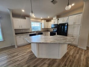 Building Photo - 215 Caviller Ct