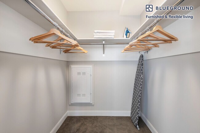 Building Photo - 225 S Olive St