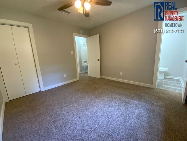 Building Photo - 14225 Clayton-