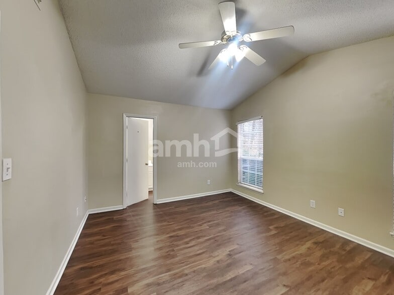 Building Photo - 16518 Amber Field Dr