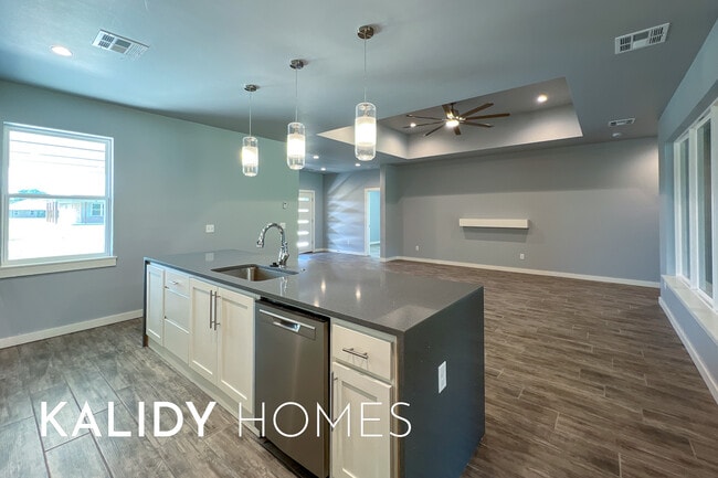 Building Photo - 214 Olde Ml Ct