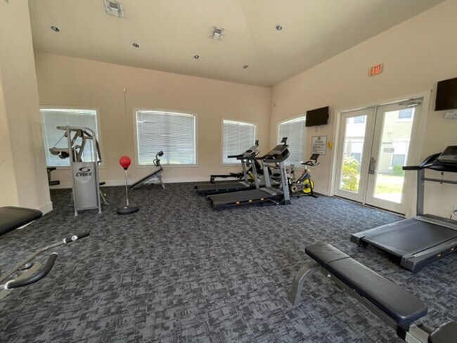 Building Photo - 2 Bedroom - 1 Bathroom - Gardens of Bridge...