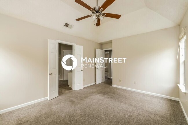 Building Photo - 3 Bedroom Pet-Friendly Home in Memphis, TN with Main Street Renewal