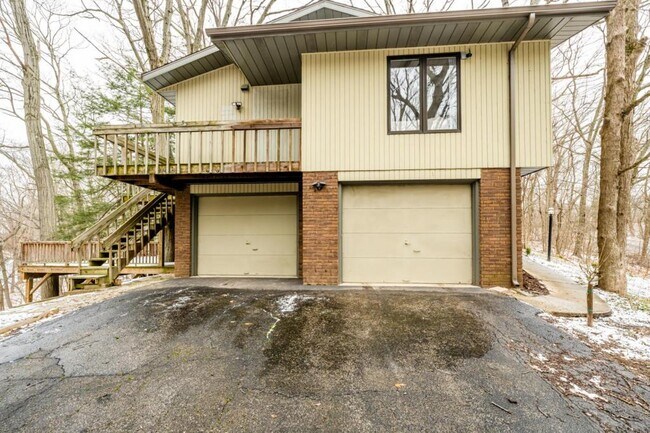 Building Photo - 9431 Dunewood Dr