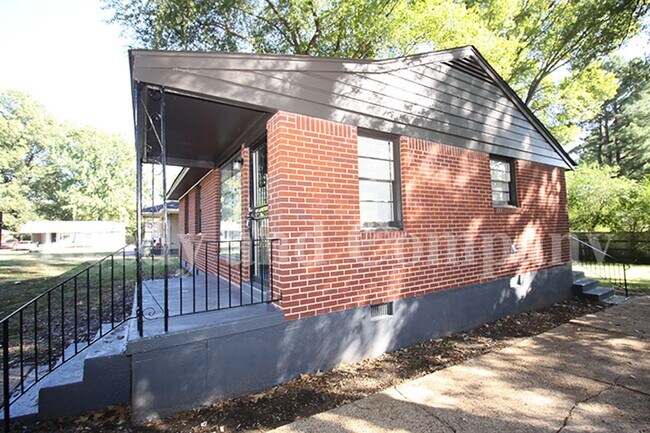 Building Photo - 1841 S Sutton Dr