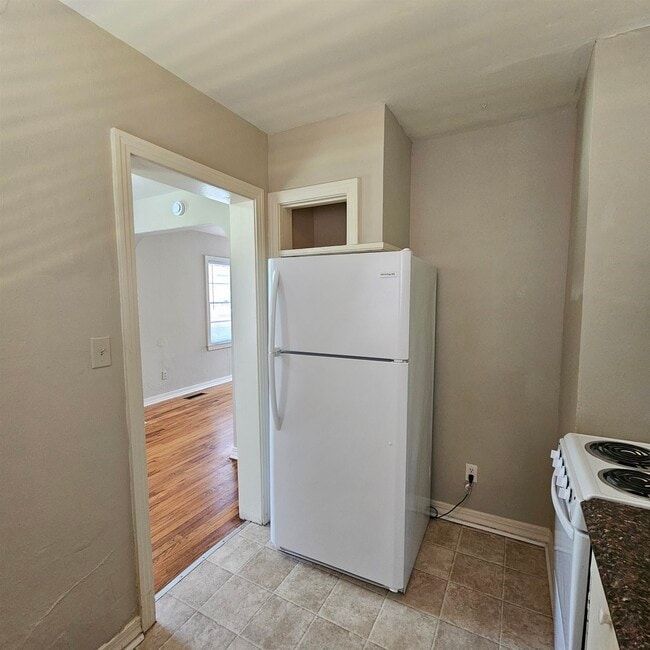 Building Photo - 124 S Franklin Blvd