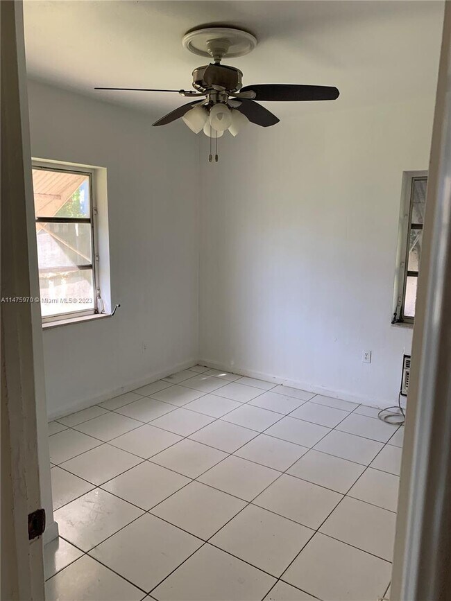 Building Photo - 1335 NE 182nd St