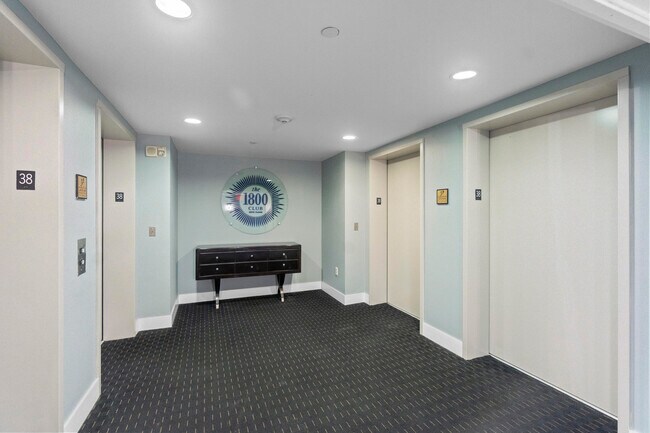 Building Photo - 1800 N Bayshore Dr