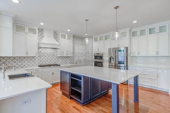 Building Photo - 2041 Jadewood Dr
