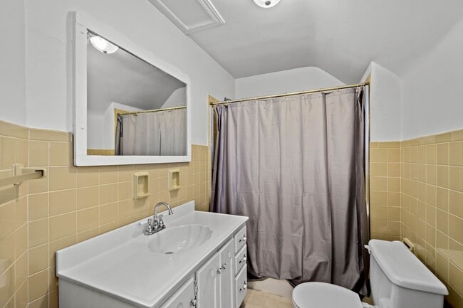 Building Photo - SCORE 1ST MONTH'S RENT FREE IF SIGNED BY DEC 19! Stunning 2 bedroom home in Pitcairn available now!