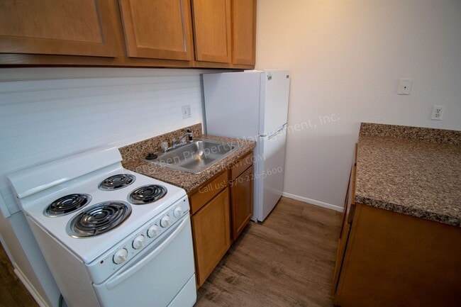 Building Photo - 2008 W Plum St