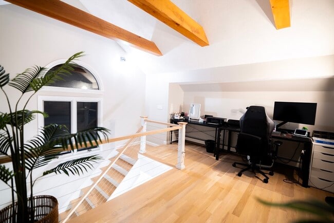 Building Photo - 2 Turning Mill Ln