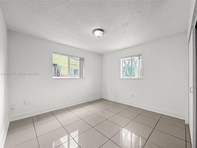 Building Photo - 9103 SW 38th St
