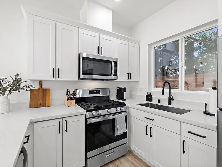 Building Photo - 6204 46th Ave S