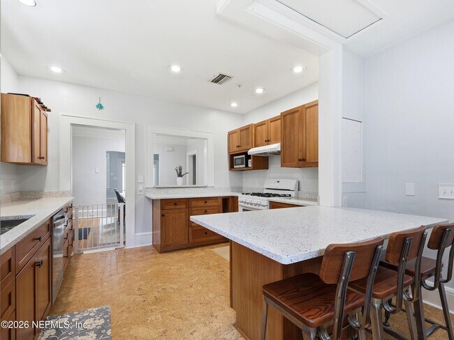 Building Photo - 1222 Ingleside Ave