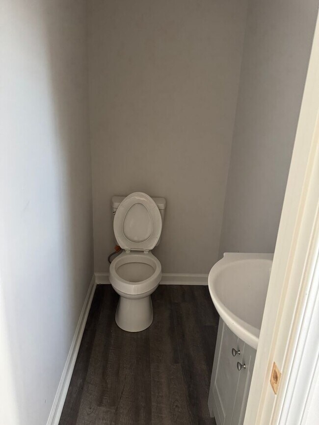 Building Photo - Beautifully fully renovated home now available for rent