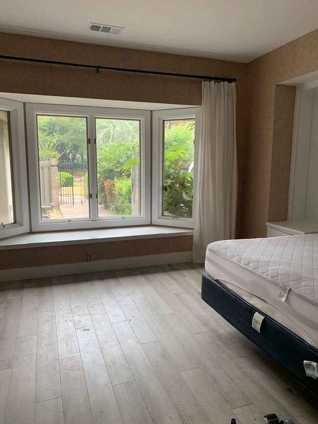 Building Photo - Private Beach Access from this Fully Remod...