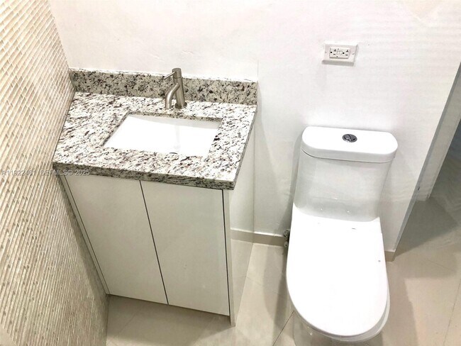 Building Photo - 1881 Washington Ave