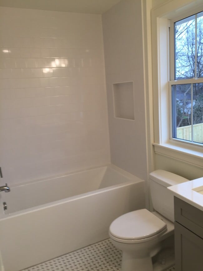 Building Photo - 1207 Sweetbriar Ave