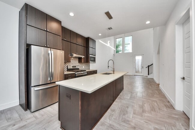 Building Photo - 1703 Cedrocanna Ln