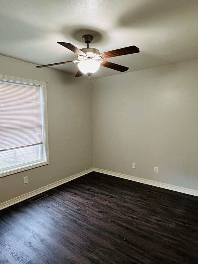 Building Photo - Charming 3-Bed, 2-Bath Home with Stylish Upgrades