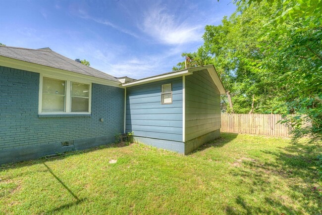 Building Photo - 1778 Edward Ave