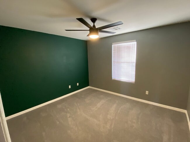 Building Photo - Gorgeous 4Bed/2.5Bath/2Car, 2-Story Residence with Loft in Mountains Edge Area gated Community!