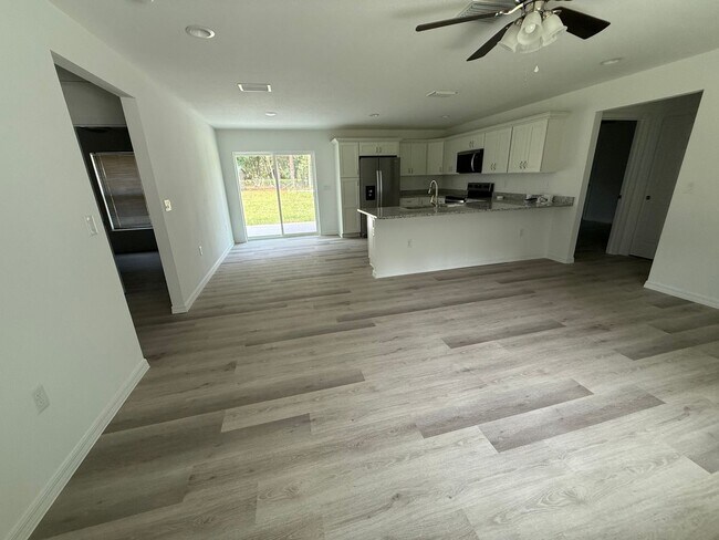 Building Photo - 20661 SW Marine Blvd