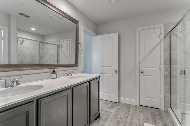 Building Photo - 5528 Kilmer Dr