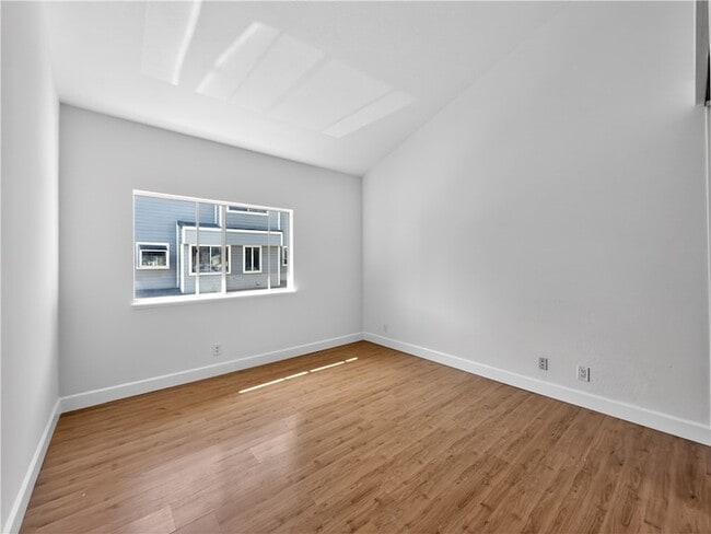 Building Photo - 24889 Nueva Vista Dr