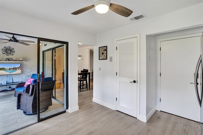 Building Photo - 4840 Greentree Ln