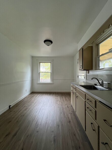 Building Photo - 854 Craig St