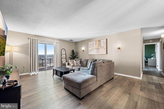 Building Photo - 11208 Valley Forge Cir