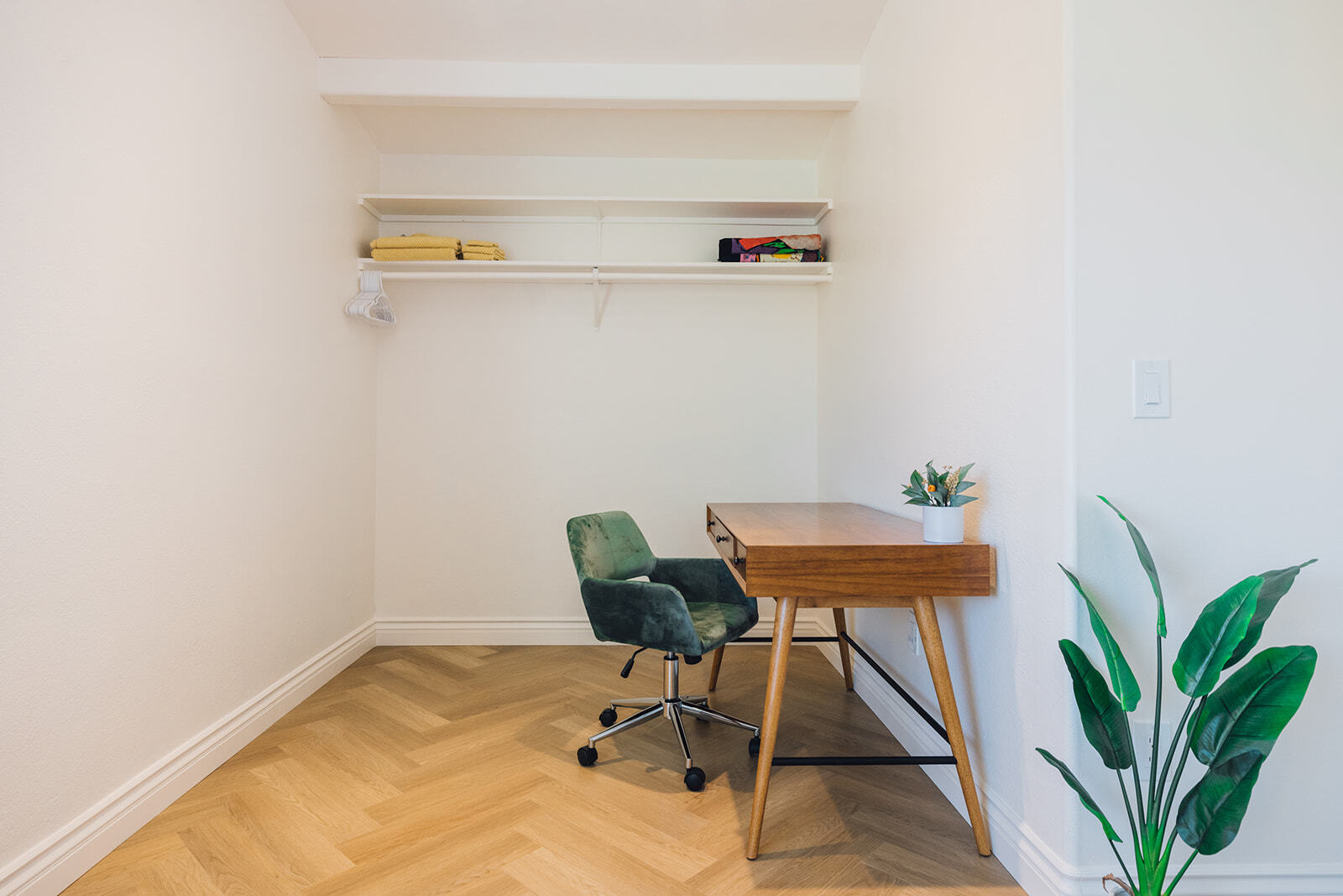 Building Photo - 7370 North Park