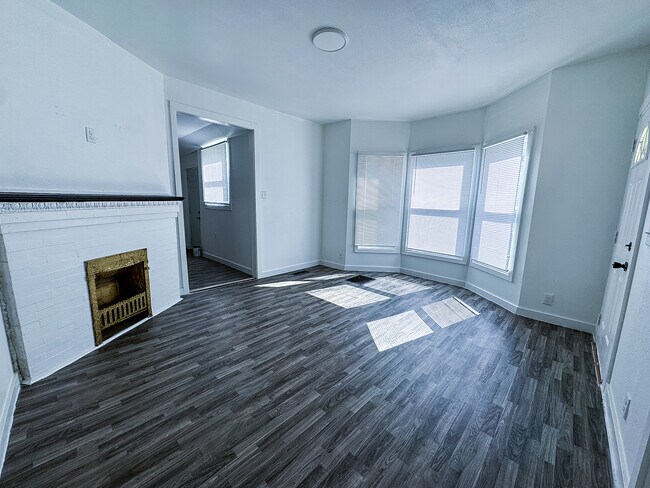 Building Photo - 1106 Portage Ave