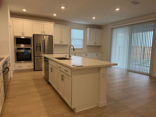 Building Photo - Beautiful Sacramento 5 Bedroom 3 Bathroom 3000 Sqft. Home for Rent