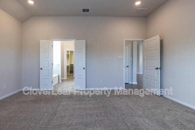 Building Photo - 405 Sika Way