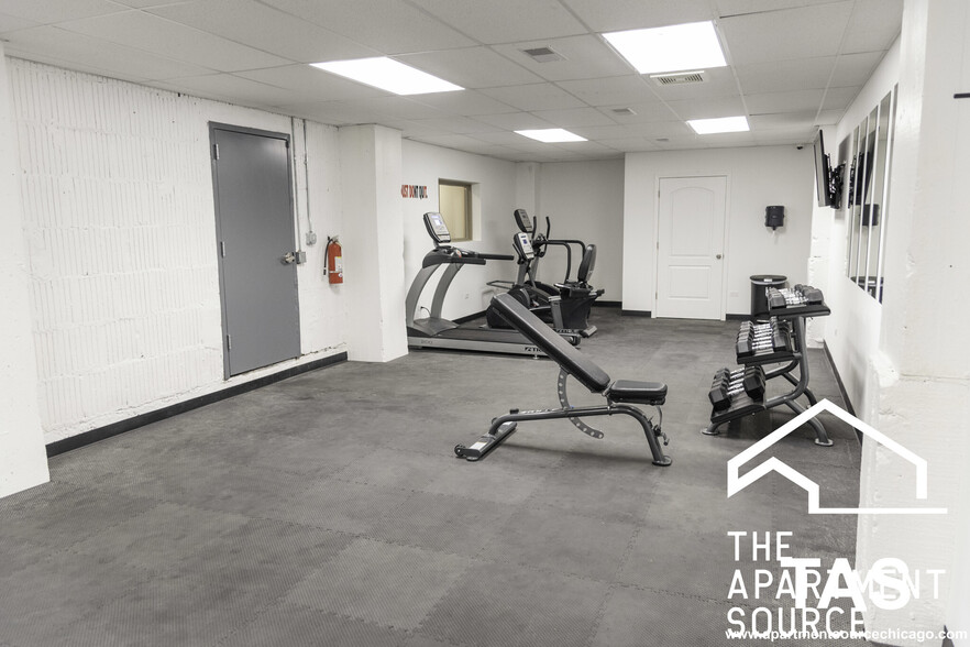 Building Photo - 900 W Winona St