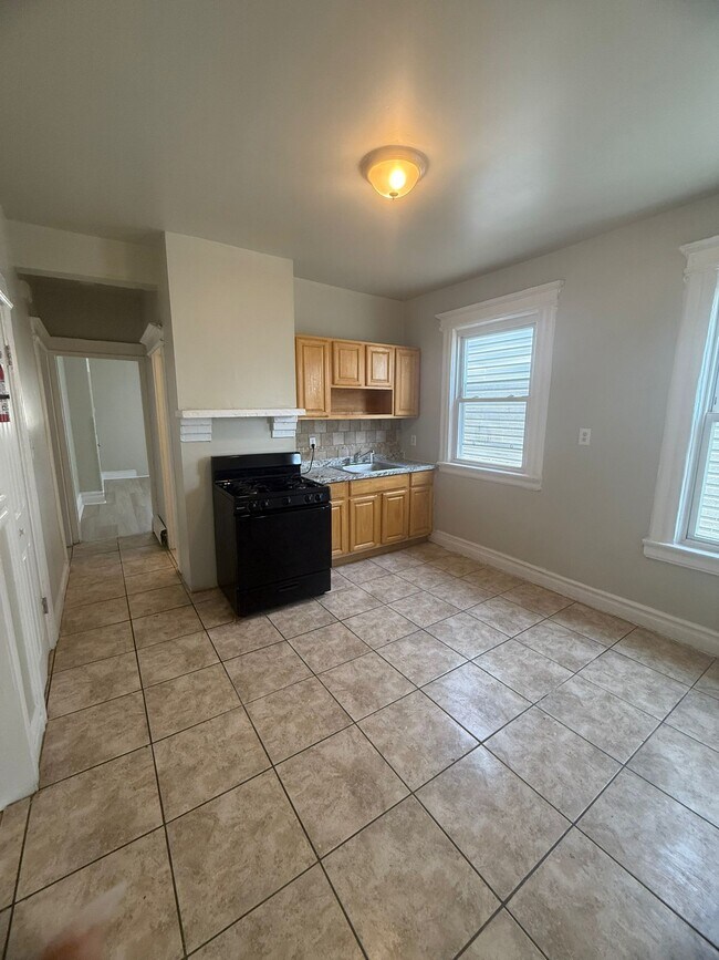 Building Photo - 30 Wainwright St