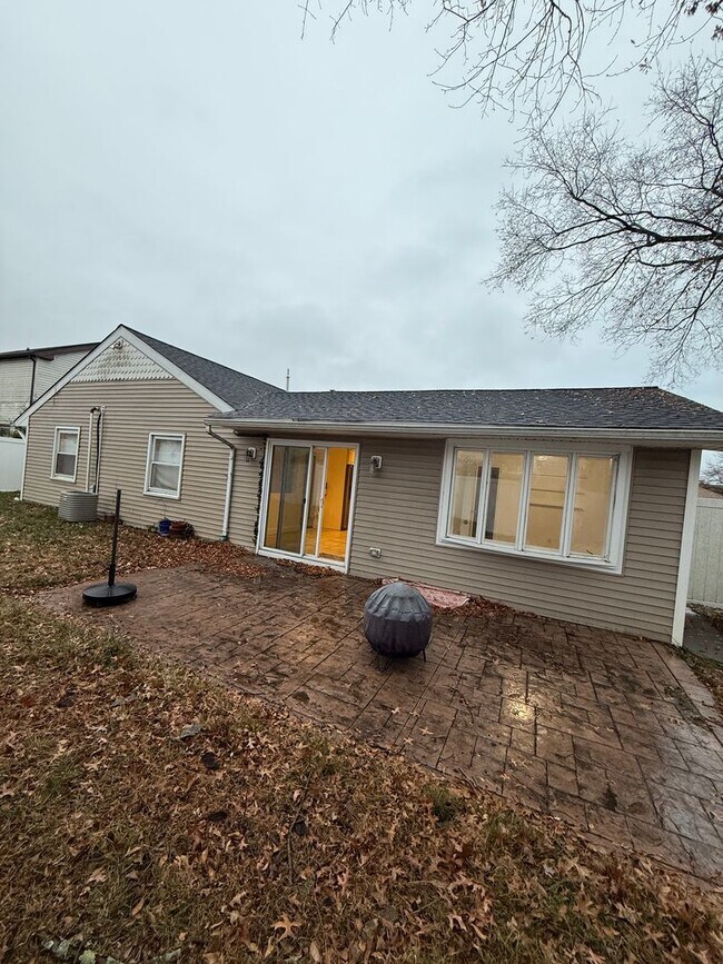 Building Photo - 25 Pembrook Ln