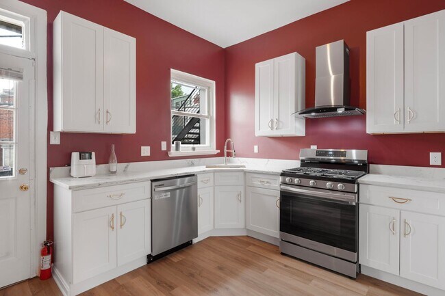 Building Photo - Available Now! Massive, Recently Renovated...