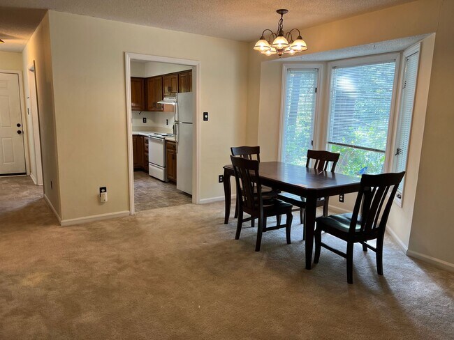Building Photo - 4 Bed | 2 Bath Townhouse near NCSU - Stude...